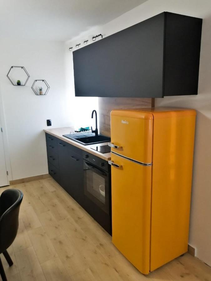 Evita Studio Apartment Карловац Экстерьер фото