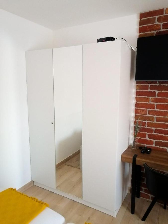 Evita Studio Apartment Карловац Экстерьер фото