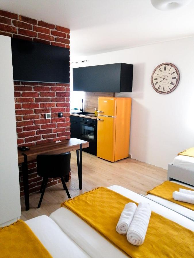Evita Studio Apartment Карловац Экстерьер фото