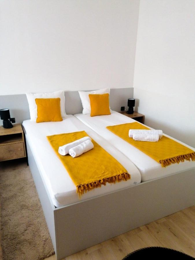 Evita Studio Apartment Карловац Экстерьер фото